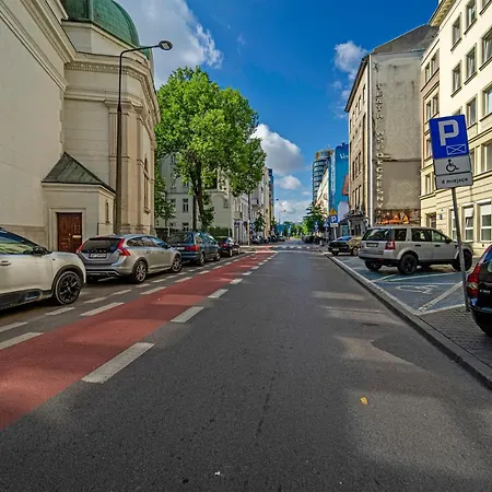 Daire Plac Zbawiciela Spacious - Location, Metro 200m, 53m2 - By Rentujemy Varşova