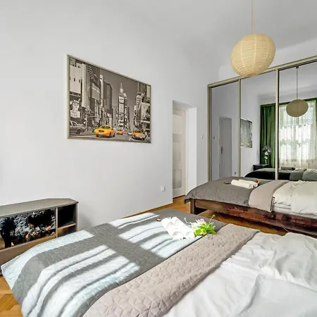 Plac Zbawiciela Spacious - Location, Metro 200m, 53m2 - By Rentujemy