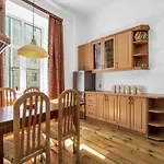 Plac Zbawiciela Spacious - Location, Metro 200m, 53m2 - By Rentujemy